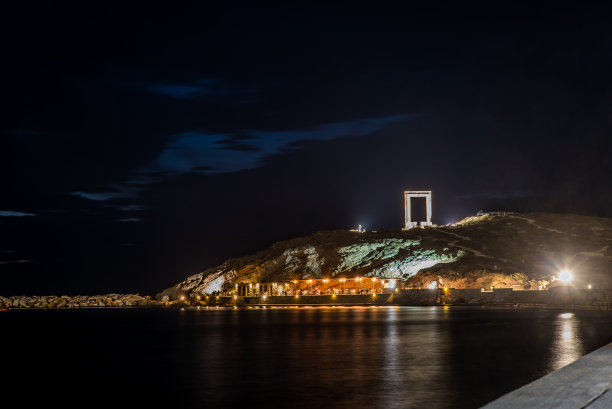 晚上在纳克索斯的乔拉图片下载