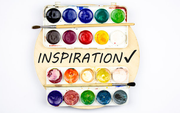 水彩多彩颜料之间的文字灵感。艺术家灵感的概念。找到了灵感。图片下载