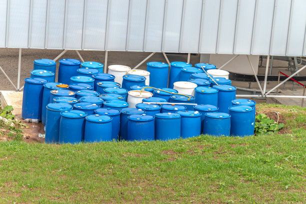 蓝色的桶图片下载