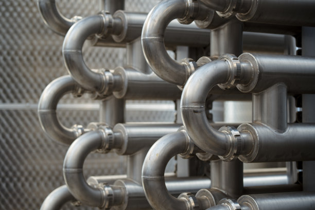 工厂里有许多合金管图片下载