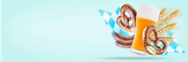 啤酒节的派对背景插图与新鲜的啤酒，椒盐卷饼，香肠和蓝色背景上的蓝色和白色的旗子图片下载