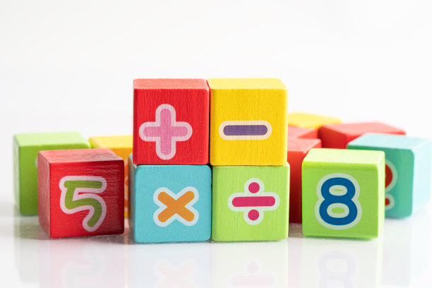 数学数字色彩斑斓，教育研究数学学习的教学理念。图片下载