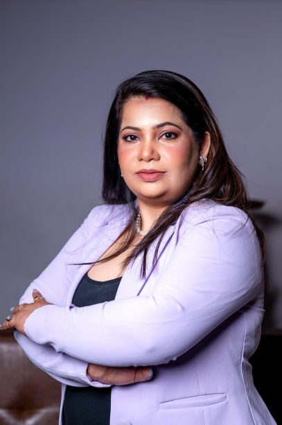 年轻的印度女商人肖像图片下载