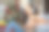 画像一个兴奋的女孩享受音乐库存照片图片下载