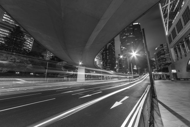 香港市区夜间的交通情况图片下载