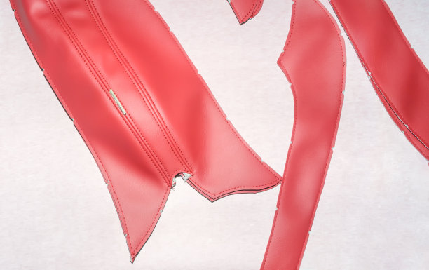 人造革汽车座套坯料和裁剪件图片下载