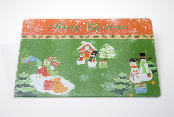 圣诞主题的绿色菜板与雪人插画，写着“圣诞快乐”，孤立的白色图片下载
