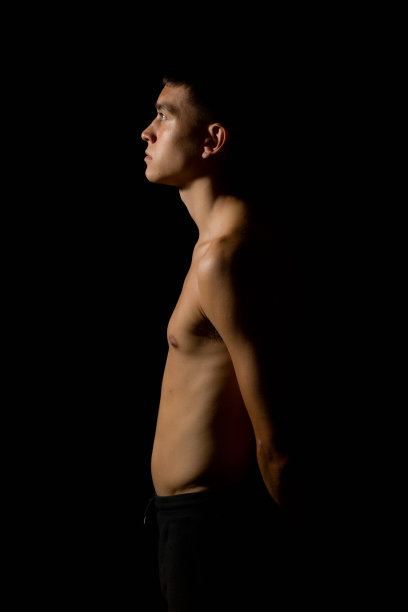 19岁的身体侧面视图图片下载