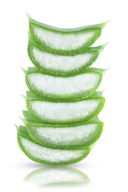 带反光的切片芦荟片。图片下载