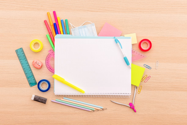 学校用品的木制背景库存照片图片下载