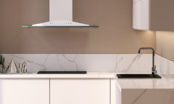 现代的嵌入式厨房角落柜台，白色大理石顶部和橱柜在阳光从窗户上的棕色墙纸墙图片下载