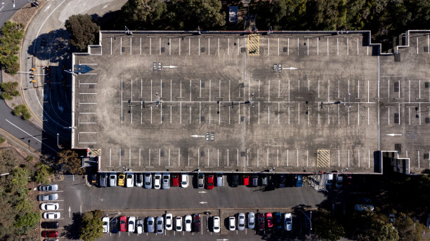 从上面拍摄停车场图片下载