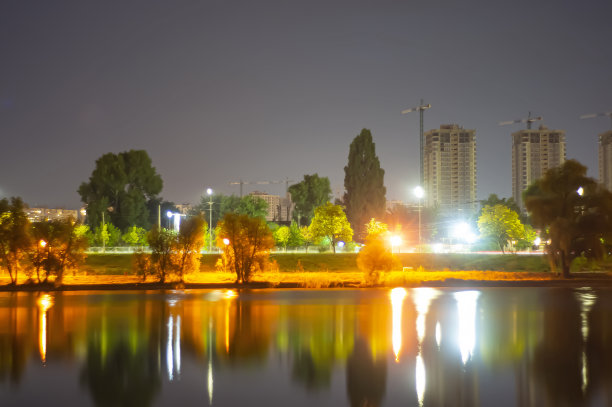 夜间建筑施工过程景观图片下载