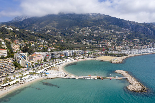 芒通，蓝色海岸，法国里维埃拉的酒店鸟瞰图图片下载