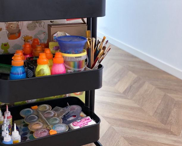 学校用品静物画图片下载