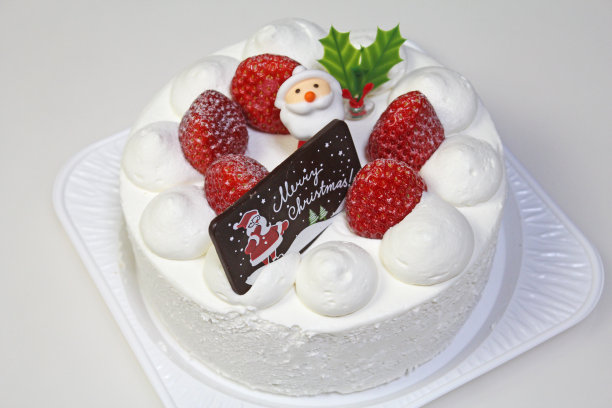 草莓鲜奶油圣诞蛋糕。图片下载