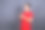 一个年轻快乐的亚洲人使用手机的肖像图片下载