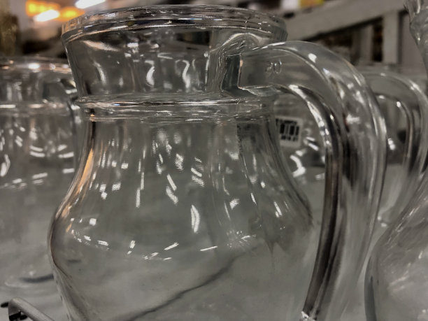 有盖的玻璃罐图片下载