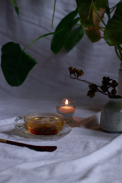 平静舒缓的秋茶时间图片下载