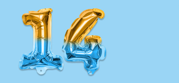 彩虹箔气球号码，数字14在一个蓝色的背景。有题词的生日贺卡图片下载
