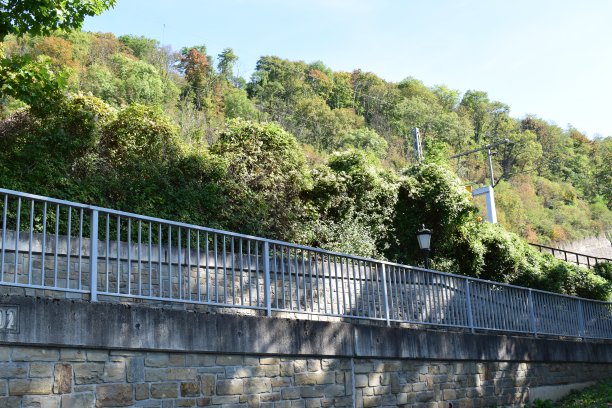 无尽的自行车道坡道图片下载