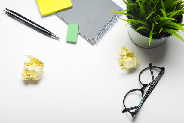 空白的便签簿，笔尖向上图片下载