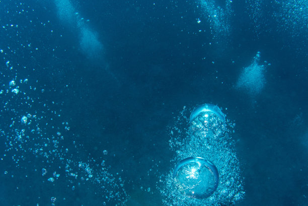 水下气泡管道气体泄漏像北流图片下载