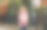 走在街上的女学生图片下载