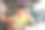 饥饿的亚洲小男孩用筷子吃烤培根，美味的烧烤餐厅。图片下载