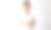 亚洲微笑男孩手里拿着钱存钱理财计划。图片下载
