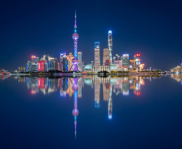 上海和黄浦江夜景全景图片下载