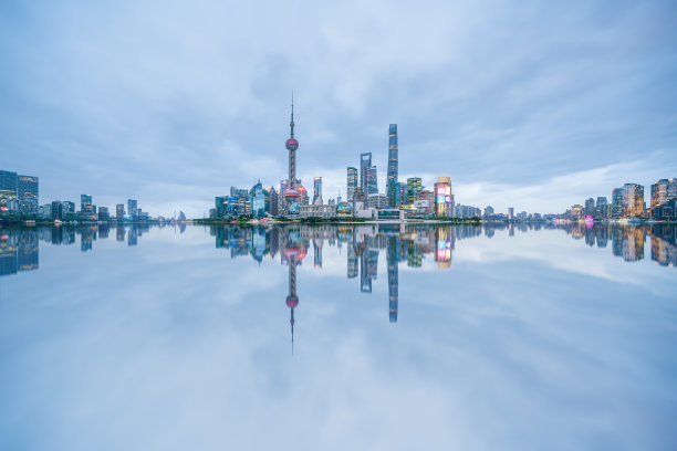 上海和黄浦江全景天际线图片下载