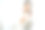 女人一边玩笔记本电脑一边打电话。图片下载