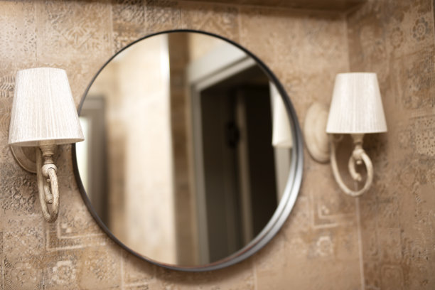 浴室内部有镜子反射图片下载