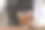 酒保把一杯加冰的威士忌递给男客人。酒吧的其余概念的特写严肃的商人拿着威士忌显示行政特权的概念。图片下载