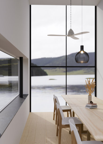 现代时尚的家庭餐厅内部有长桌和惊人的大窗户与湖景图片下载