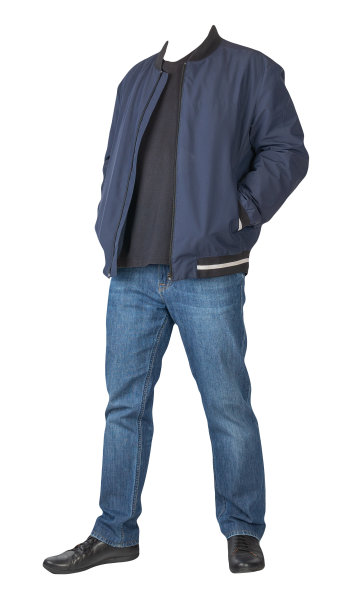 深蓝色牛仔裤、t恤、夹克和黑色皮鞋孤立在白色的背景上图片下载