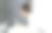 画像快乐的年轻亚洲妇女，而洗脸和看着镜子在浴室。自然护肤与人的理念图片下载