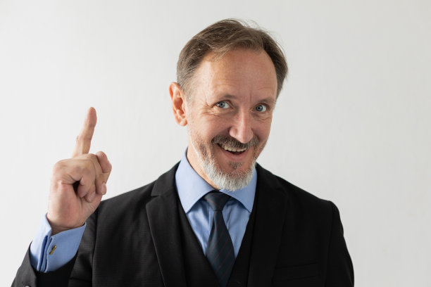 快乐成熟的商人有想法的肖像图片下载