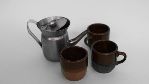 茶杯和茶壶的特写照片图片下载