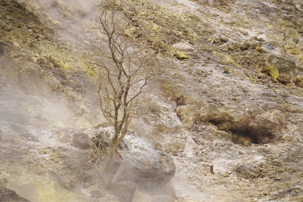 丁塘高原四角坑图片下载