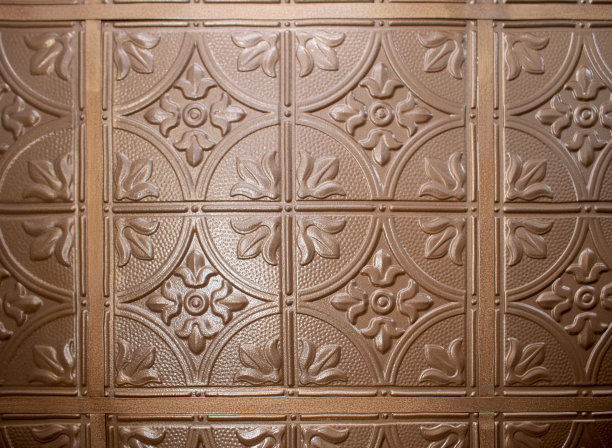 金属方图案天花板瓷砖漆成棕色图片下载