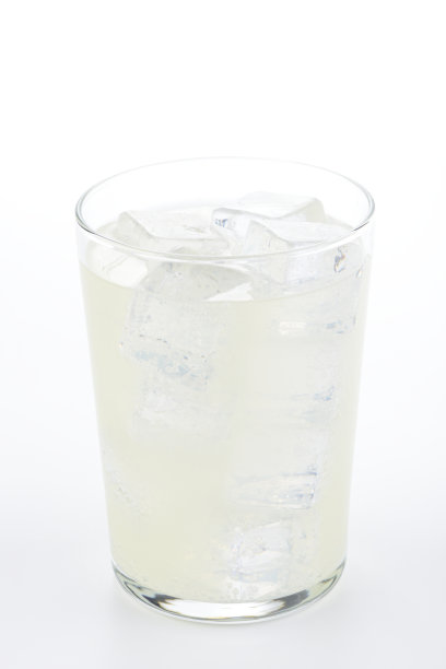 一杯加冰柠檬苏打水图片下载