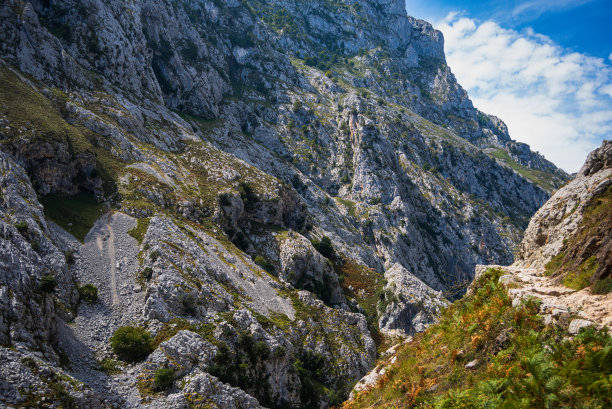 西班牙欧罗巴公园著名的河流路线照片，图片下载