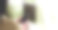 手机屏幕上的手指、发短信的人、敲击智能手机的蓝屏潮人、夜晚的城市、拿着手机的灯光女孩、互联网都是特写镜头。图片下载