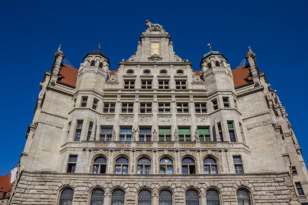 莱比锡新市政厅建筑外立面的窗户图片下载