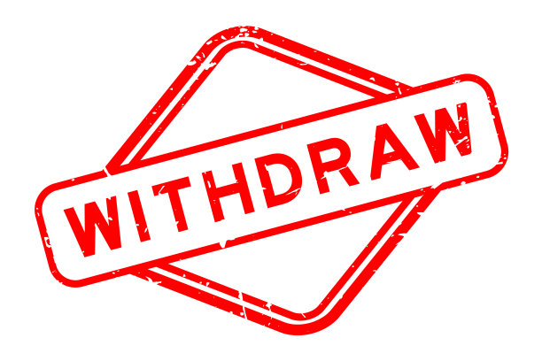 垃圾红色撤回字橡胶印章印章在白色背景图片下载