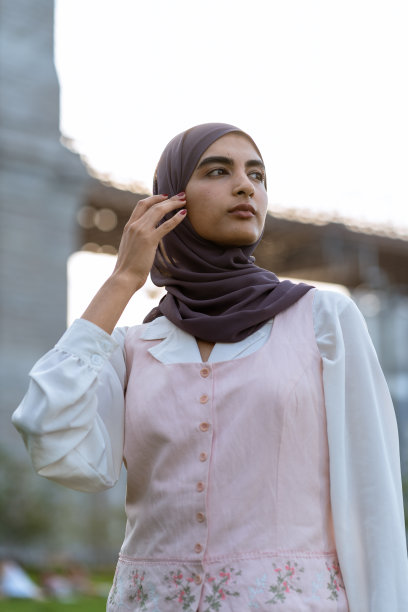 一名穆斯林妇女在纽约旅行图片下载