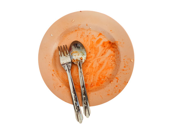 没有食物的盘子被隔离在白色背景上。图片下载