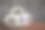 白色卡带收音机和cd-dvd播放器在水泥墙背景前的木桌上。图片下载